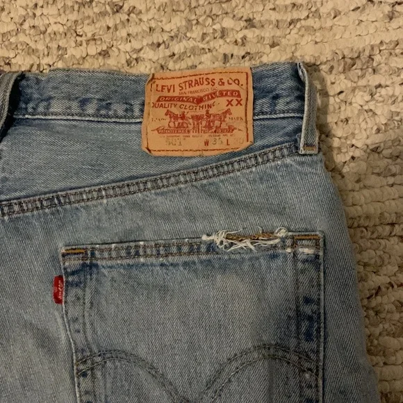 Cut off Levi shorts size 34 - Picture 4 of 8